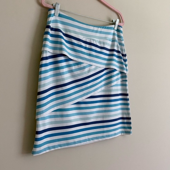 J. McLaughlin Skirt Women’s L Blue White Striped Tiered Overlay Nylon Spandex - Picture 3 of 8